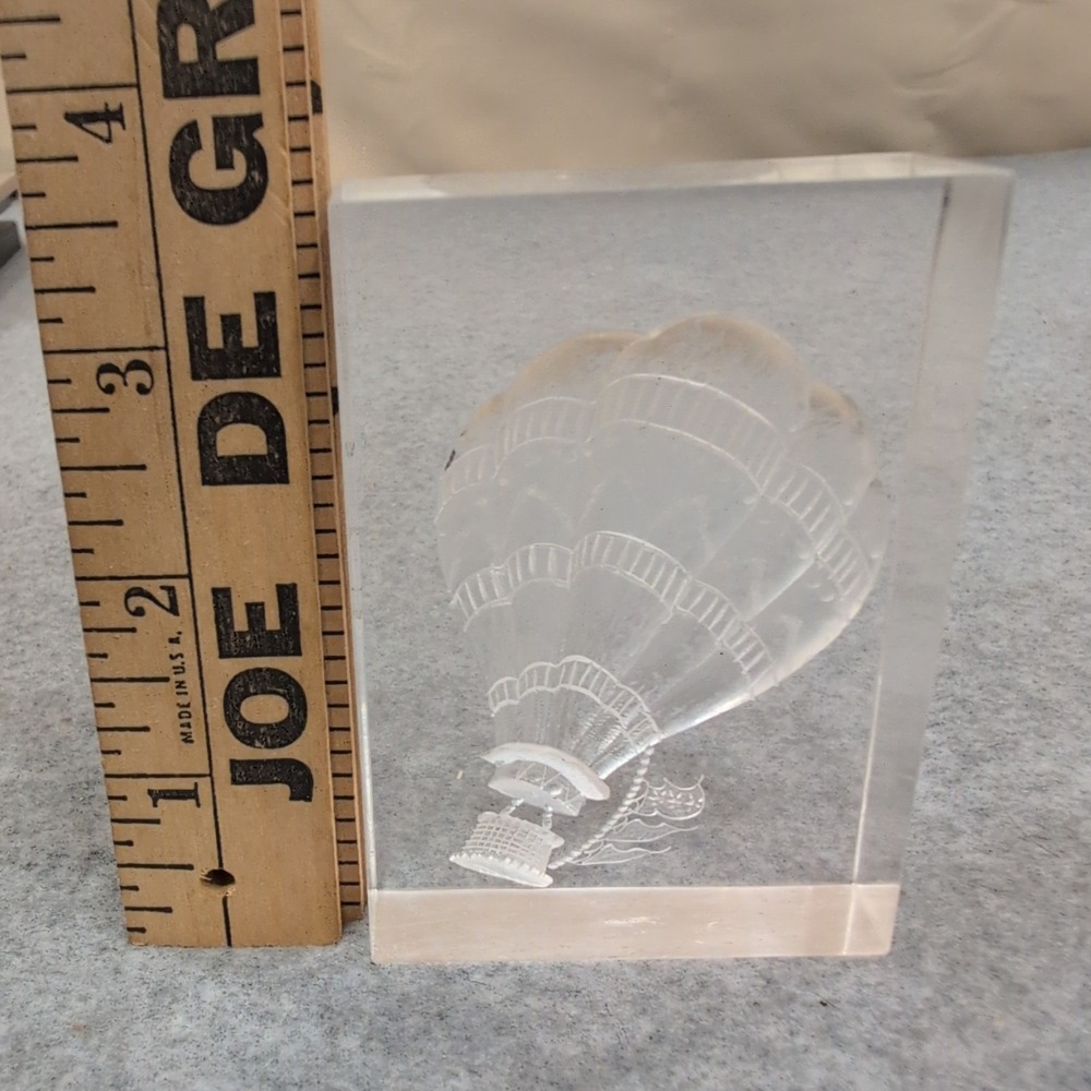 Vintage Etched Hot Air Balloon Acrylic Block Paperweight Clear Lucite Decor - Picture 2 of 4